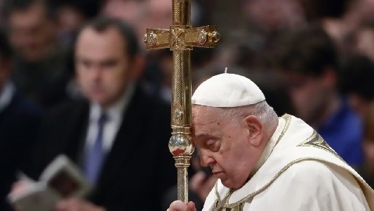 https://www.ragusanews.com/immagini_articoli/24-02-2025/papa-francesco-e-sveglio-e-di-umore-buono-prosegue-le-terapie-ha-trascorso-bene-la-notte-300.jpg