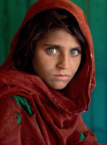 https://www.ragusanews.com/immagini_articoli/24-09-2021/fotografia-mostra-di-steve-mccurry-a-biancavilla-500.jpg