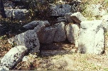 https://www.ragusanews.com/immagini_articoli/24-09-2021/l-enigma-dei-dolmen-ragusani-cava-dei-servi-la-stonehenge-iblea-100.jpg