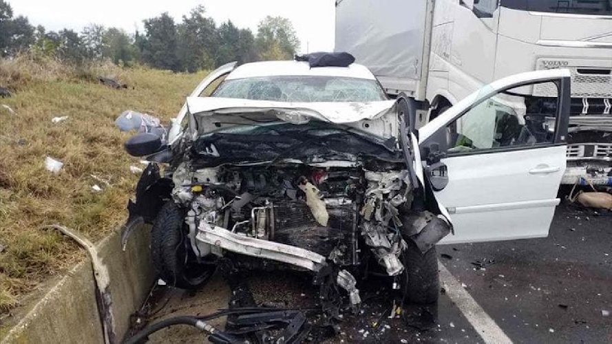 https://www.ragusanews.com/immagini_articoli/24-10-2023/incidente-a-bologna-muore-una-30enne-siciliana-500.jpg