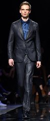 https://www.ragusanews.com/immagini_articoli/25-02-2019/1551120197-colore-giorgio-armani-1-240.jpg