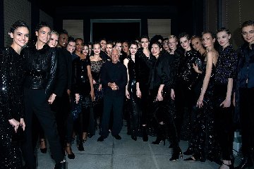 https://www.ragusanews.com/immagini_articoli/25-02-2019/colore-giorgio-armani-240.jpg