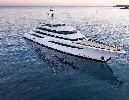 https://www.ragusanews.com/immagini_articoli/25-06-2024/yacht-a-taormina-e-arrivato-lo-stroll-del-fondatore-dell-aston-martin-100.jpg