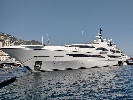 https://www.ragusanews.com/immagini_articoli/25-06-2024/yacht-quantum-of-solace-a-taormina-il-miliardario-john-staluppi-100.jpg