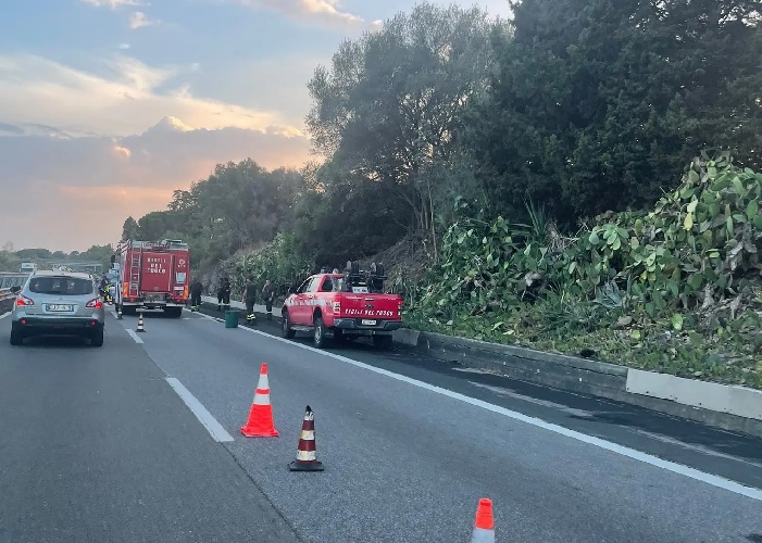 https://www.ragusanews.com/immagini_articoli/25-08-2024/moto-contro-auto-tra-giarre-ed-acireale-morto-il-motociclista-500.jpg