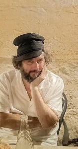 https://www.ragusanews.com/immagini_articoli/25-08-2024/vinicio-capossela-avvistato-a-donnalucata-300.jpg