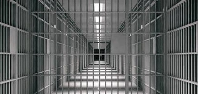 https://www.ragusanews.com/immagini_articoli/25-11-2022/comiso-evade-dai-domiciliari-finisce-in-carcere-300.jpg