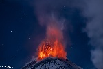 https://www.ragusanews.com/immagini_articoli/25-11-2023/l-etna-in-eruzione-foto-100.jpg