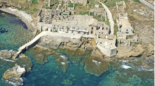 https://www.ragusanews.com/immagini_articoli/25-11-2024/capo-passero-oltre-all-isola-hanno-venduto-la-tonnara-300.jpg