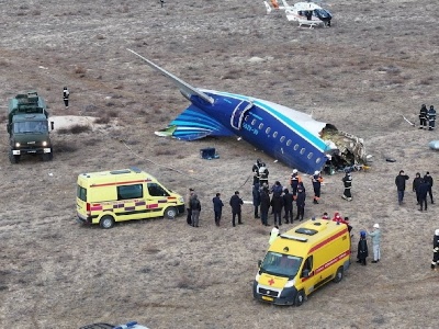 https://www.ragusanews.com/immagini_articoli/25-12-2024/aereo-precipita-in-kazakistan-67-le-persone-a-bordo-42-morti-sono-sopravvissuti-in-25-300.jpg