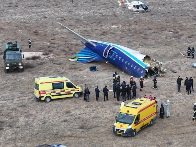 https://www.ragusanews.com/immagini_articoli/25-12-2024/aereo-precipita-in-kazakistan-67-le-persone-a-bordo-42-morti-sono-sopravvissuti-in-25-500.jpg