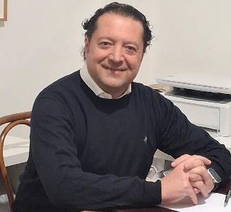 https://www.ragusanews.com/immagini_articoli/25-12-2024/asp-ragusa-graziano-caldarella-nuovo-primario-della-uoc-urologia-di-ragusa-300.jpg