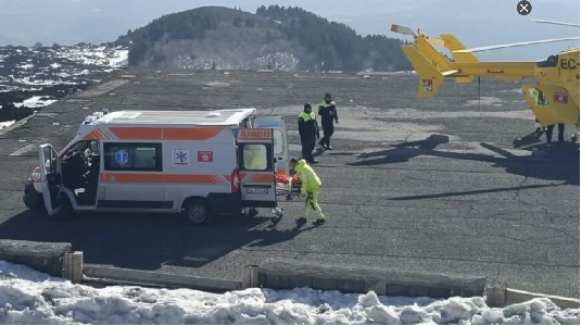 https://www.ragusanews.com/immagini_articoli/26-01-2025/domenica-drammatica-sull-etna-morta-una-guida-17enne-in-gravi-condizioni-ferita-una-ragazza-300.jpg