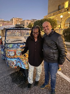 https://www.ragusanews.com/immagini_articoli/26-01-2025/whoopi-goldberg-in-vacanza-a-siracusa-e-caltagirone-300.jpg