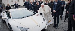 https://www.ragusanews.com/immagini_articoli/26-02-2019/papa-francesco-destina-soldi-lamborghini-asilo-iraq-100.jpg