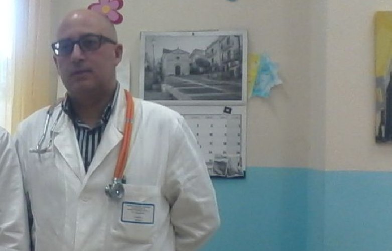 https://www.ragusanews.com/immagini_articoli/26-06-2018/medico-muore-madre-rinuncia-veglia-curare-pazienti-500.jpg