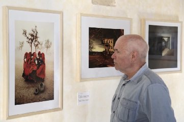 https://www.ragusanews.com/immagini_articoli/26-06-2018/steve-mccurry-ragusa-240.jpg