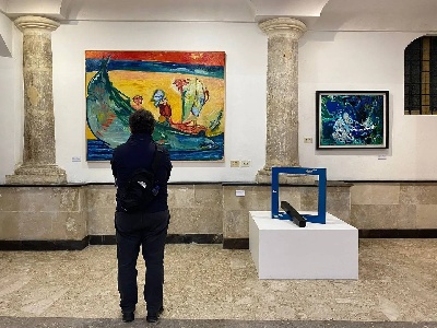 https://www.ragusanews.com/immagini_articoli/26-06-2024/modica-mostra-blu-sicilia-segnalata-da-la-lettura-del-corriere-300.jpg