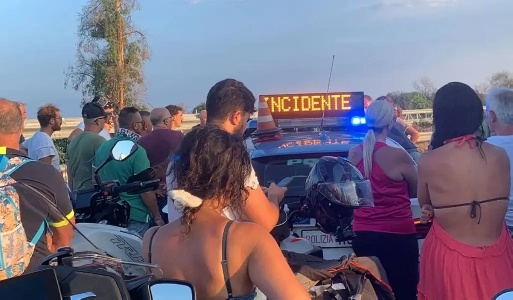 https://www.ragusanews.com/immagini_articoli/26-08-2024/1724660401-bruno-arena-di-40-anni-la-vittima-dell-incidente-in-moto-ad-acireale-2-300.jpg