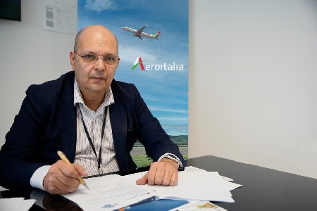 https://www.ragusanews.com/immagini_articoli/26-11-2024/aeroitalia-abbandona-comiso-l-amarezza-di-gaetano-intrieri-il-territorio-ci-ha-voltato-le-spalle-300.jpg