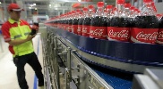 https://www.ragusanews.com/immagini_articoli/27-01-2025/coca-cola-massiccio-ritiro-di-prodotti-in-europa-per-il-clorato-100.jpg