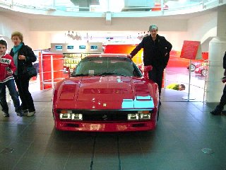 https://www.ragusanews.com/immagini_articoli/27-03-2019/1553687907-era-originario-di-vittoria-l-uomo-che-disegno-la-ferrari-testarossa-foto-1-240.jpg