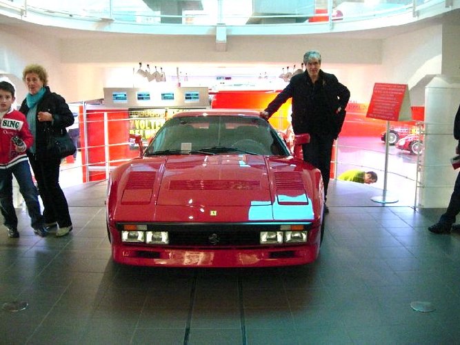 https://www.ragusanews.com/immagini_articoli/27-03-2019/1553687907-era-originario-di-vittoria-l-uomo-che-disegno-la-ferrari-testarossa-foto-1-500.jpg