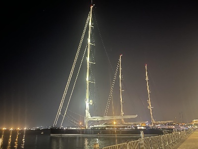 https://www.ragusanews.com/immagini_articoli/27-06-2024/yacht-il-faraonico-kokomo-in-ortigia-a-siracusa-300.jpg