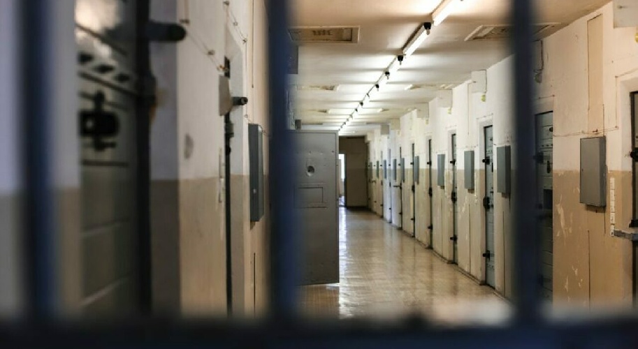 https://www.ragusanews.com/immagini_articoli/27-07-2022/noto-4-agenti-pestati-a-sangue-da-detenuti-7-in-due-settimane-500.jpg