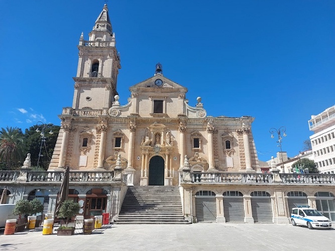 https://www.ragusanews.com/immagini_articoli/27-07-2024/ragusa-un-ferito-con-coltello-nel-quartiere-san-giovanni-500.jpg