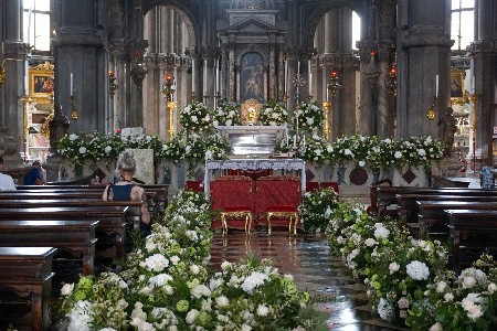 https://www.ragusanews.com/immagini_articoli/27-08-2022/1661602418-nozze-federica-pellegrini-e-matteo-giunta-tutto-pronto-a-venezia-1-300.jpg