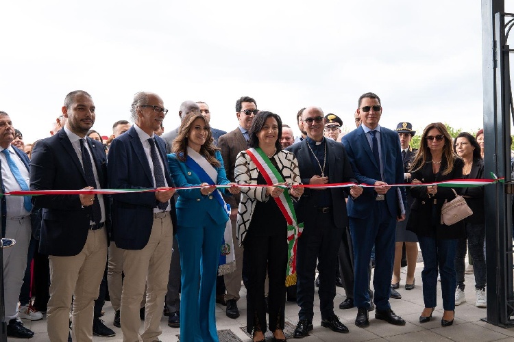 https://www.ragusanews.com/immagini_articoli/27-10-2024/1730060060-inaugurato-il-cimitero-di-pedalino-2-500.jpg