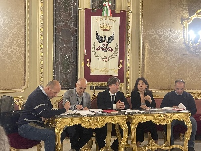 https://www.ragusanews.com/immagini_articoli/27-11-2024/sudest-250-mila-euro-per-accessibilita-cognitiva-nei-monumenti-unesco-del-val-di-noto-300.jpg