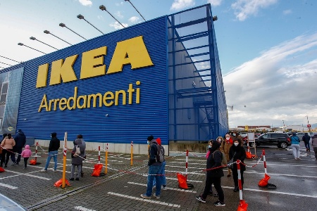 https://www.ragusanews.com/immagini_articoli/28-02-2025/catania-sciopero-dei-lavoratori-ikea-300.jpg