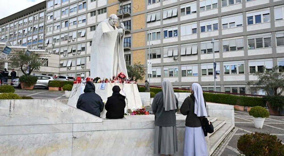 https://www.ragusanews.com/immagini_articoli/28-02-2025/papa-francesco-ha-trascorso-una-notte-tranquilla-500.jpg