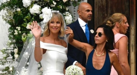 https://www.ragusanews.com/immagini_articoli/28-08-2022/federica-pellegrini-e-matteo-giunta-i-dettagli-delle-nozze-da-favola-foto-300.jpg