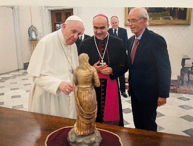 https://www.ragusanews.com/immagini_articoli/28-09-2021/il-vescovo-di-ragusa-ricevuto-in-udienza-privata-dal-papa-500.jpg