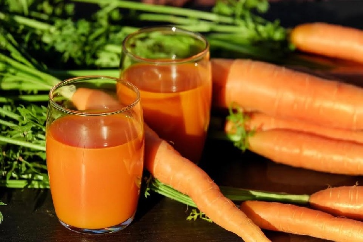 https://www.ragusanews.com/immagini_articoli/28-10-2021/succo-di-carota-un-elisir-perfetto-per-la-dieta-500.jpg