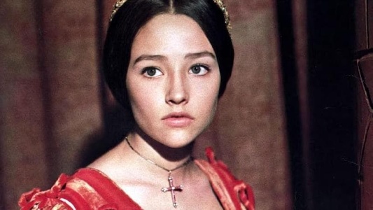 https://www.ragusanews.com/immagini_articoli/28-12-2024/cinema-morta-a-73-anni-olivia-hussey-giulietta-di-zeffirelli-300.jpg