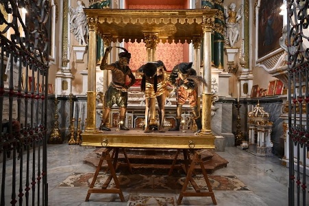 https://www.ragusanews.com/immagini_articoli/28-12-2024/iniziato-il-restauro-conservativo-del-fercolo-del-santissimo-cristo-flagellato-alla-colonna-300.jpg