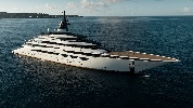 https://www.ragusanews.com/immagini_articoli/29-06-2024/yacht-lo-ahpo-lungo-115-metri-e-arrivato-a-taormina-100.jpg