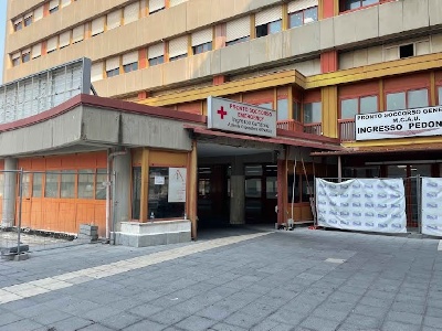 https://www.ragusanews.com/immagini_articoli/29-11-2024/nuova-morte-sospetta-all-ospedale-papardo-di-messina-muore-un-ragusano-300.jpg