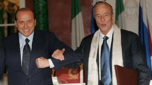 https://www.ragusanews.com/immagini_articoli/29-12-2020/berlusconi-fa-il-trasloco-a-villa-zeffirelli-280.jpg