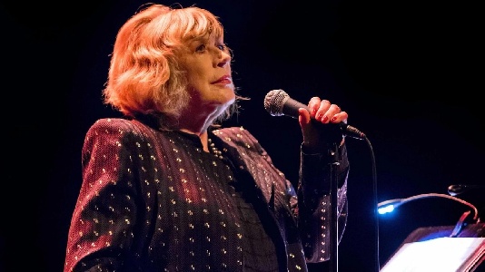 https://www.ragusanews.com/immagini_articoli/30-01-2025/e-morta-marianne-faithfull-fu-compagna-di-mick-jagger-300.jpg