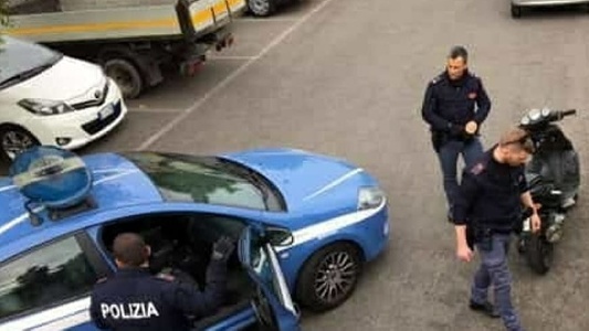 https://www.ragusanews.com/immagini_articoli/30-01-2025/ragusa-a-bordo-dello-scooter-investe-un-poliziotto-arrestato-300.jpg