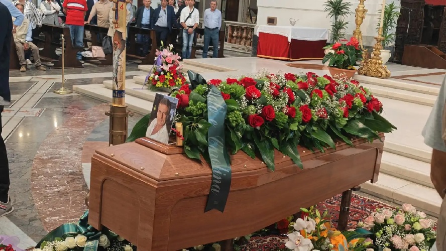 https://www.ragusanews.com/immagini_articoli/30-05-2024/funerale-di-angelo-onorato-cattedrale-di-palermo-gremita-500.jpg