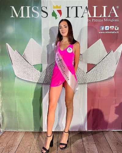 https://www.ragusanews.com/immagini_articoli/30-07-2021/1627645872-miss-italia-in-sicilia-le-nuove-selezioni-foto-4-500.jpg