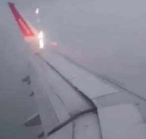 https://www.ragusanews.com/immagini_articoli/30-10-2021/sull-aereo-in-volo-oltre-il-ciclone-video-280.jpg