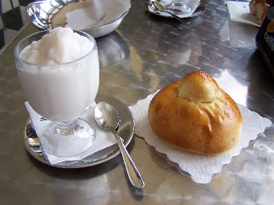 https://www.ragusanews.com/immagini_articoli/31-08-2022/granita-con-brioche-a-punta-secca-siete-ridicoli-a-fare-polemica-300.jpg