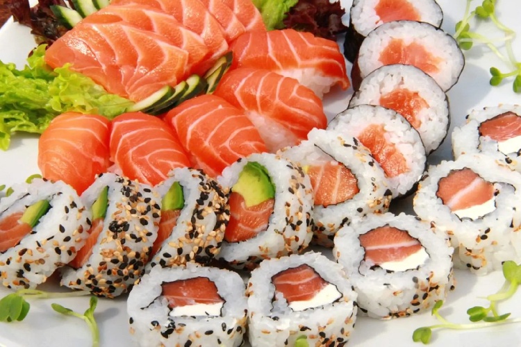 https://www.ragusanews.com/immagini_articoli/31-10-2024/il-sushi-e-all-you-can-eat-ma-i-lavoratori-erano-in-nero-500.jpg